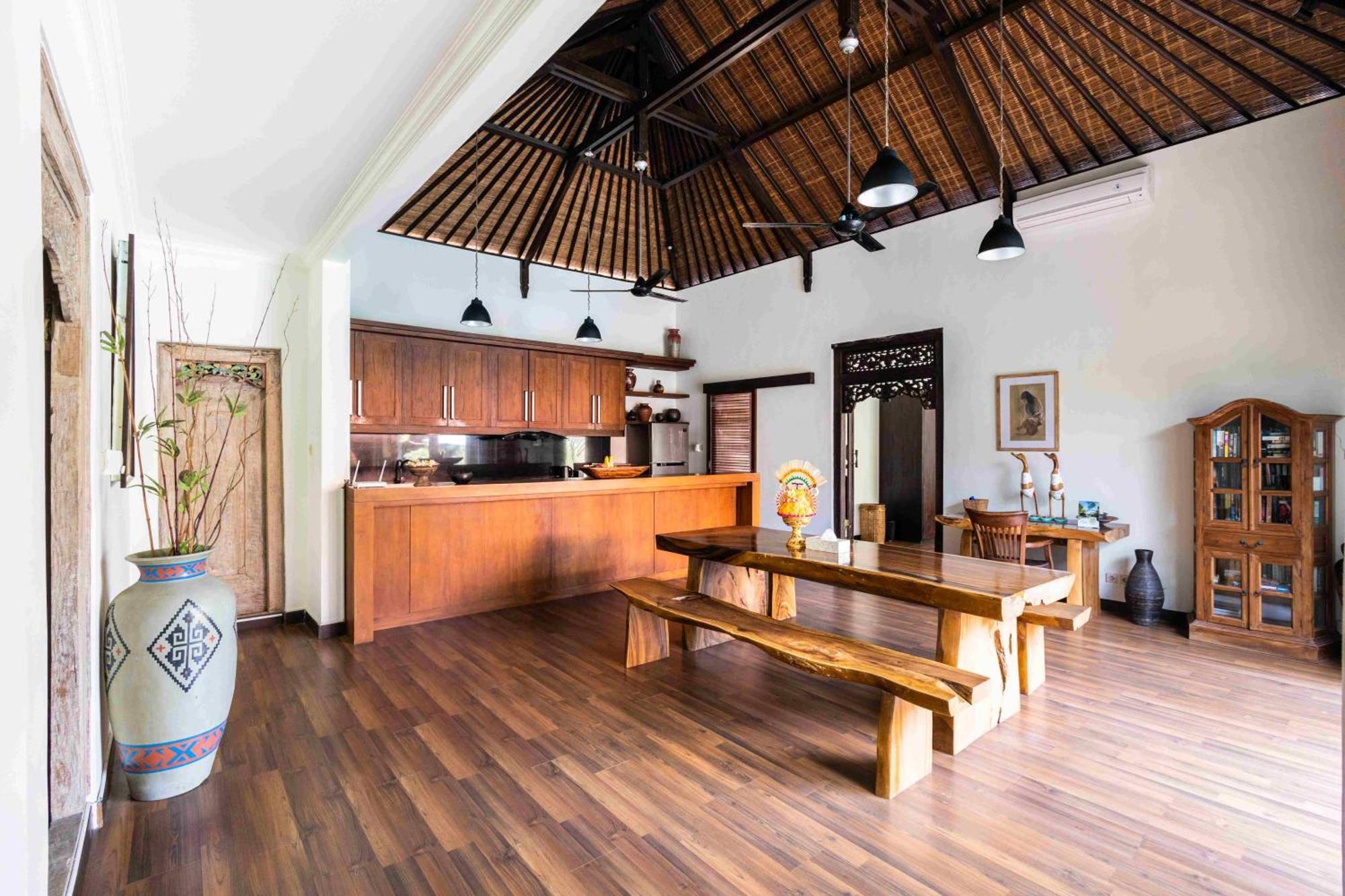 Villa Nesanur - Comfortable & Spacious Beachside Sanur エクステリア 写真