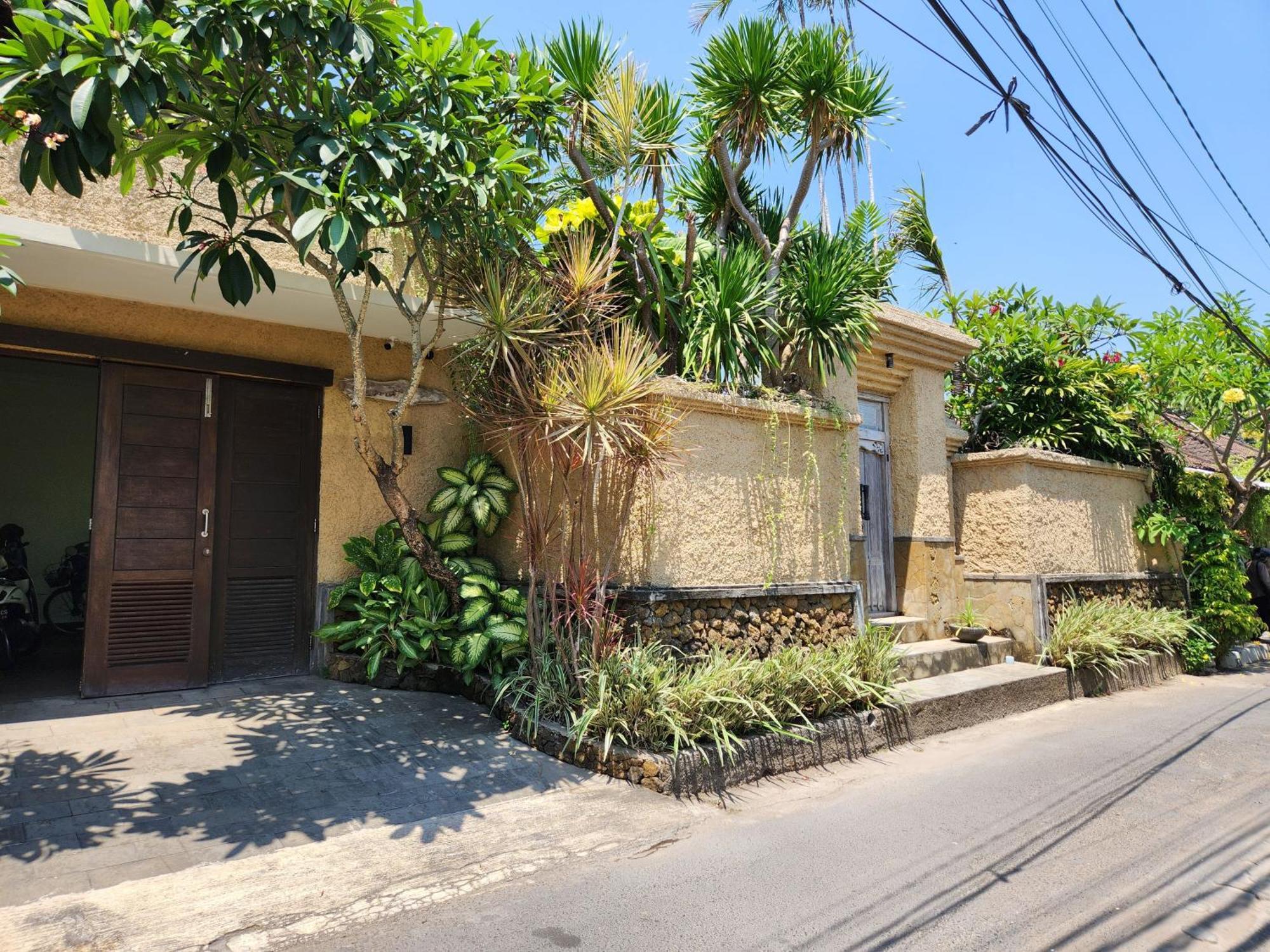 Villa Nesanur - Comfortable & Spacious Beachside Sanur エクステリア 写真