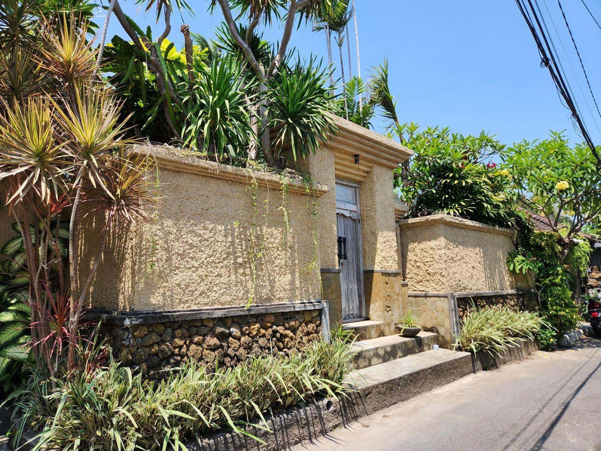 Villa Nesanur - Comfortable & Spacious Beachside Sanur エクステリア 写真